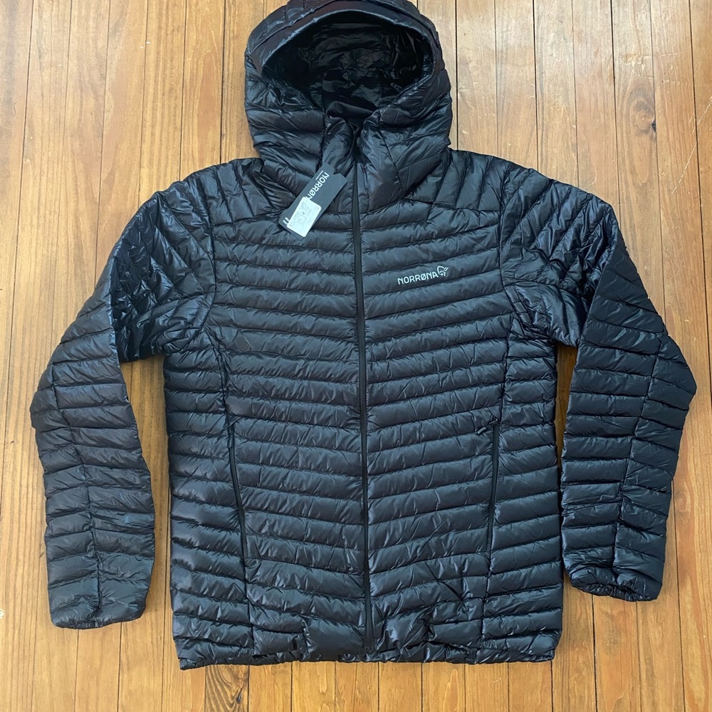 Norrona Mens Trollveggen Superlight Down800 Hooded Jacket Large Caviar Black